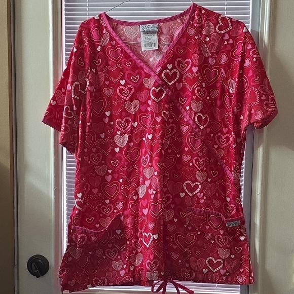 UA Scrubs Love Red Heart Pattern Top - Picture 1 of 5